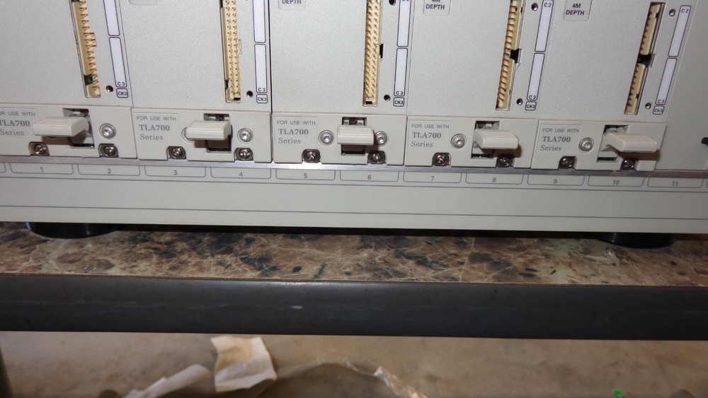 Tektronix TLA7016 Logic Analyzer Benchtop Mainframe With Five TLA7N3 Modules