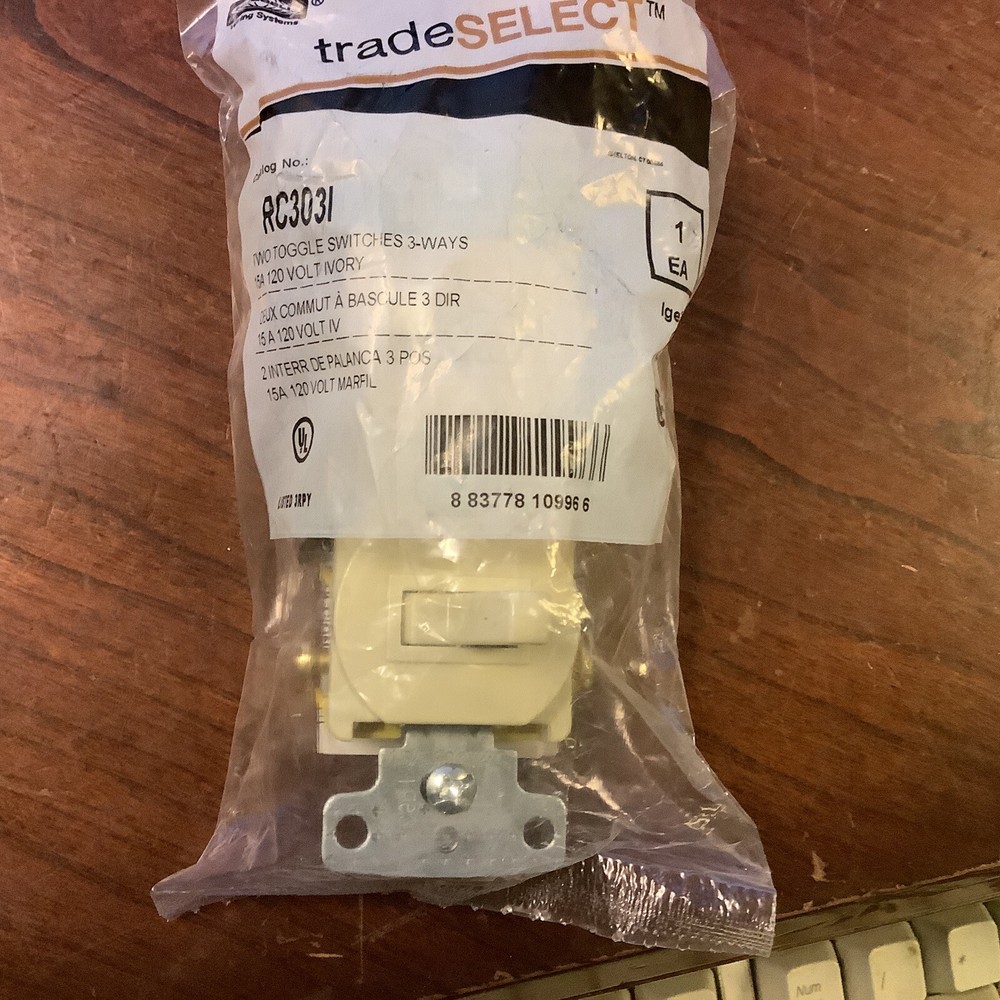 Hubbell RC303I Combination 2) 15A 3-Way Toggle Switch Ivory