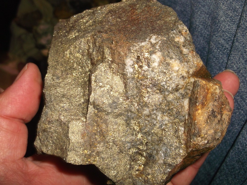 gold silver copper ore, 1416 grams samples ,ore high grade .this is not