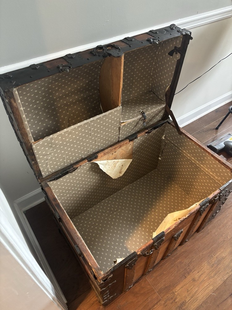 Vintage Steamer Trunk (From 1880-1920)