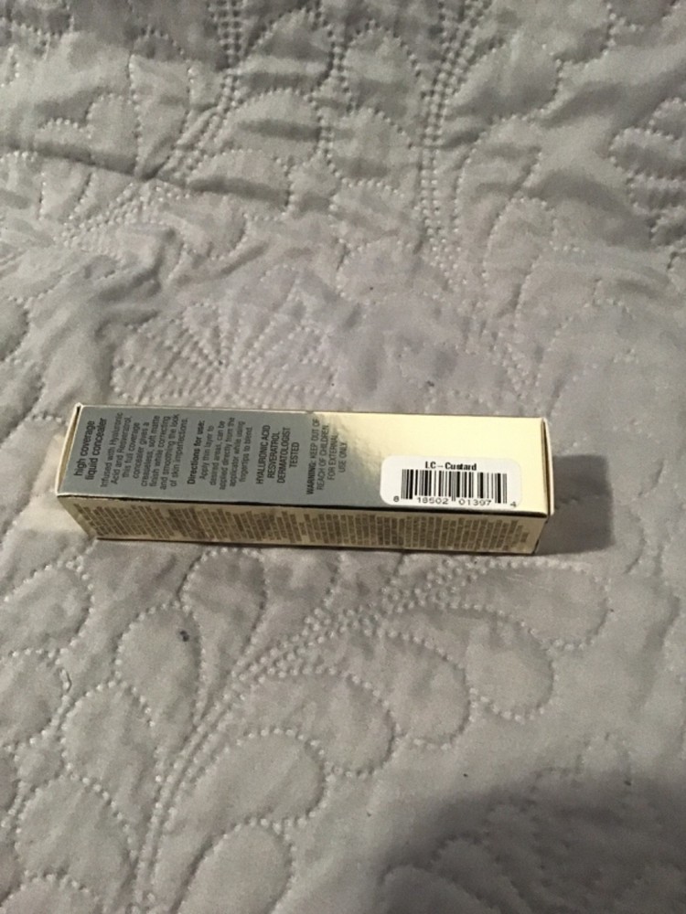 JOUER Essential High Coverage Liquid Concealer CUSTARD new in box