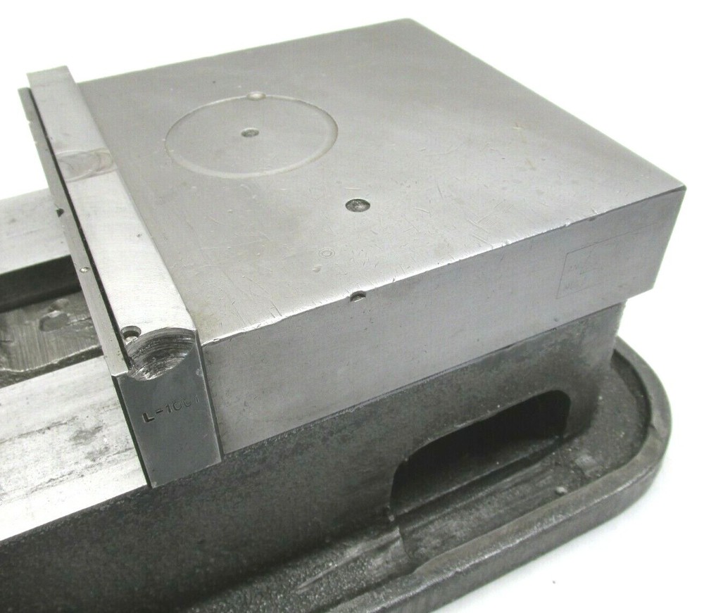 KURT ANGLOCK 6" MILLING MACHINE VISE w/ JAWS - #D60