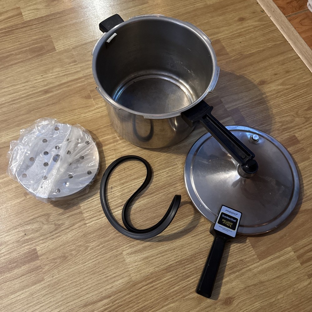 Presto Stainless Steel Pressure Cooker Model 01/PS6.