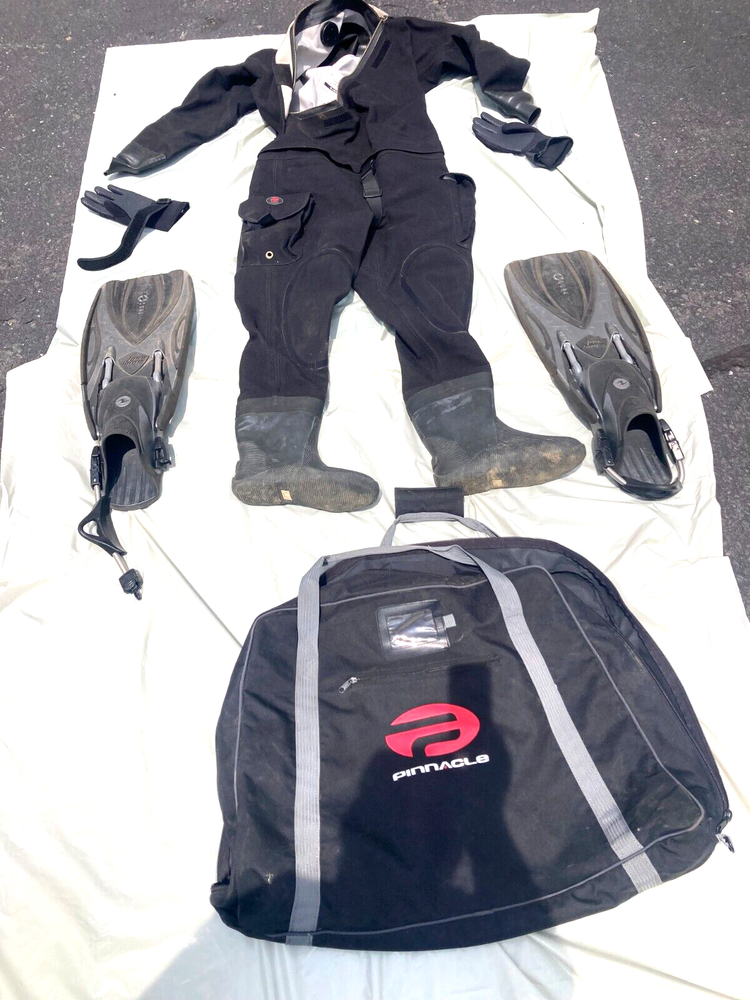 PINNACLE EVOLUTION DRY SUIT WITH TECHNISUH FLIPPERS AND BAG AND GLOVES