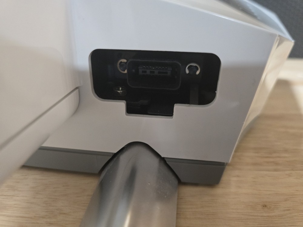GC Singer Quantum Futura CE-200 Computerized Sewing Embroidery Machine