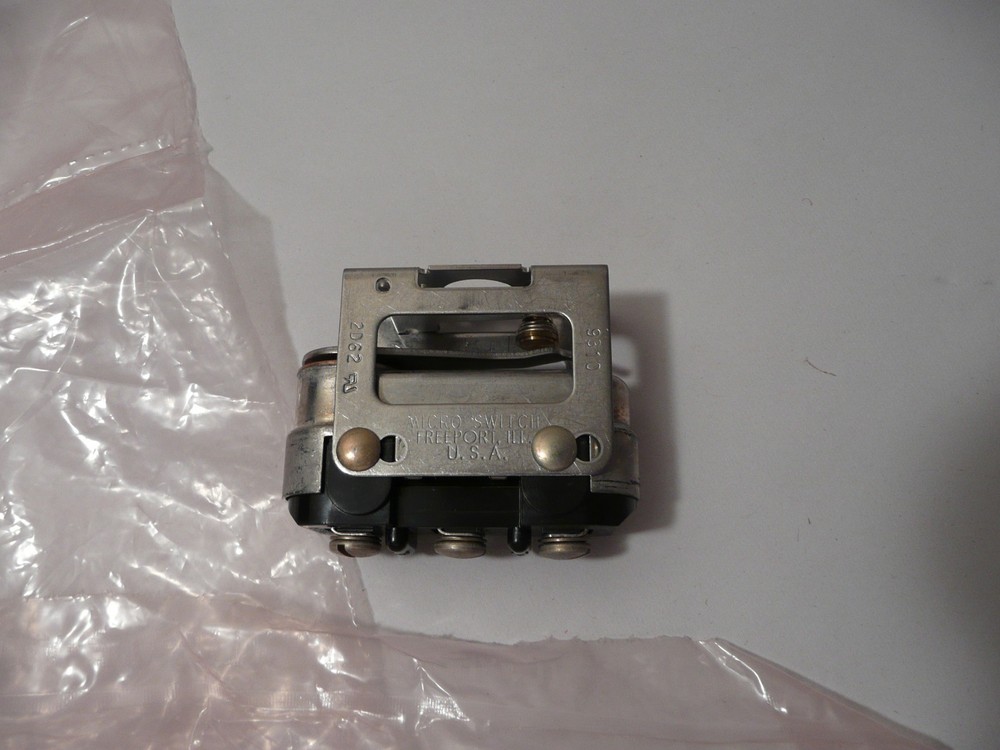 NEW GENUINE MICRO SWITCH 2D62, 6A46 AND 6C1 SWITCH WITH ACCESS., MICROSWITCH