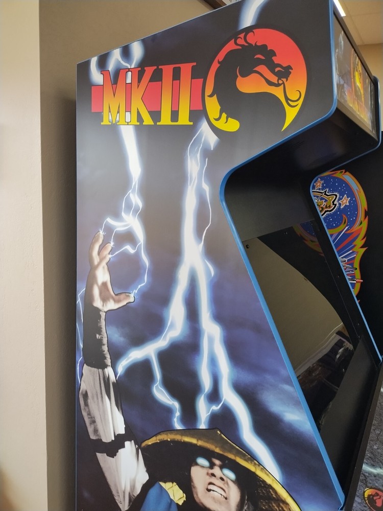 MORTAL KOMBAT II ARCADE MACHINE by MIDWAY 1993 (Excellent Condition)