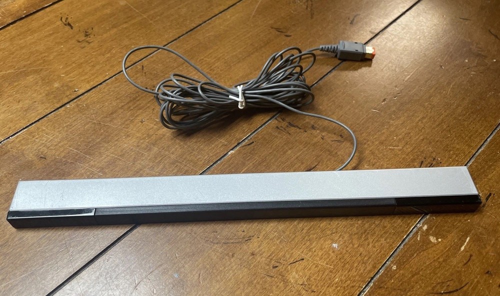 Nintendo RVL014 Original Wii Sensor Bar - Silver TESTED
