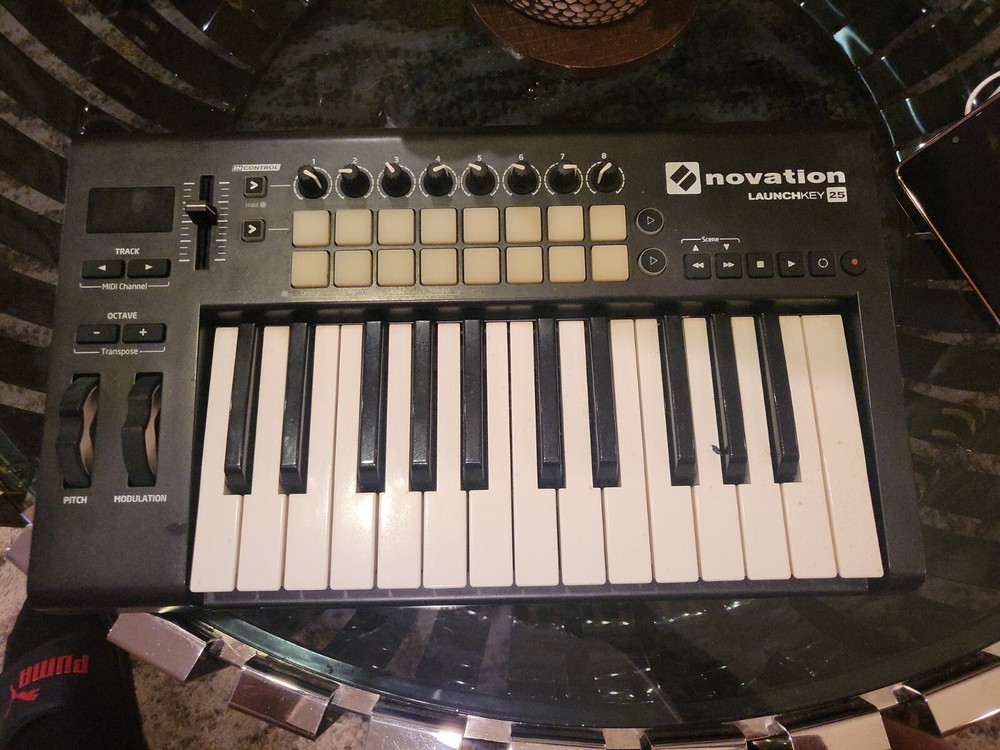 Novation Launchkey Mini USB 25-Mini-Key MIDI Keyboard Controller MK3 Tested