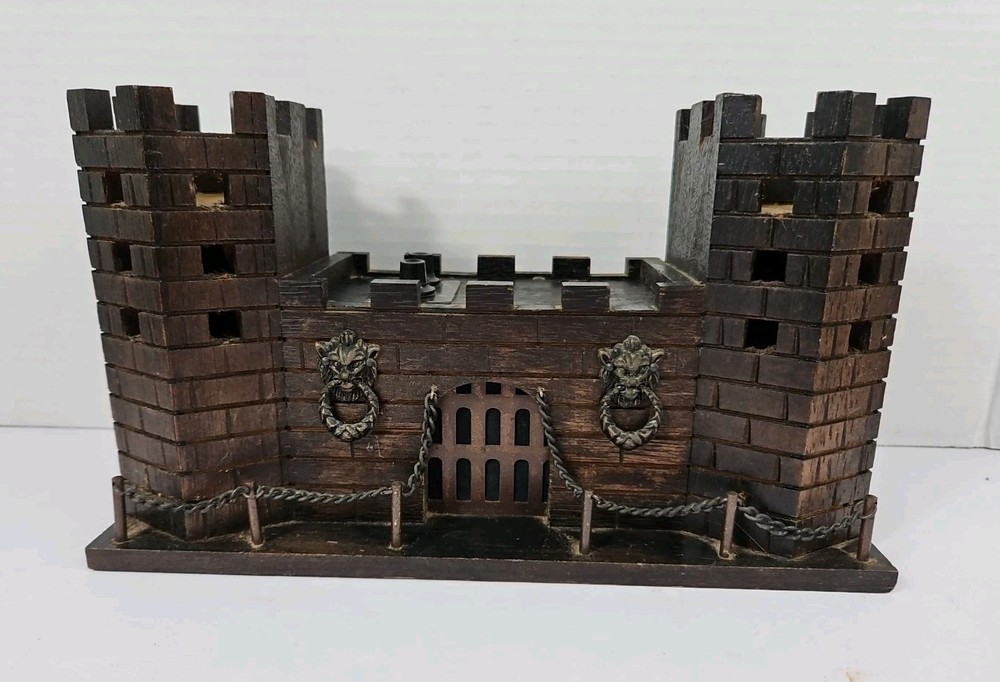 Vintiage Medieval Castle Transistor Radio Untested
