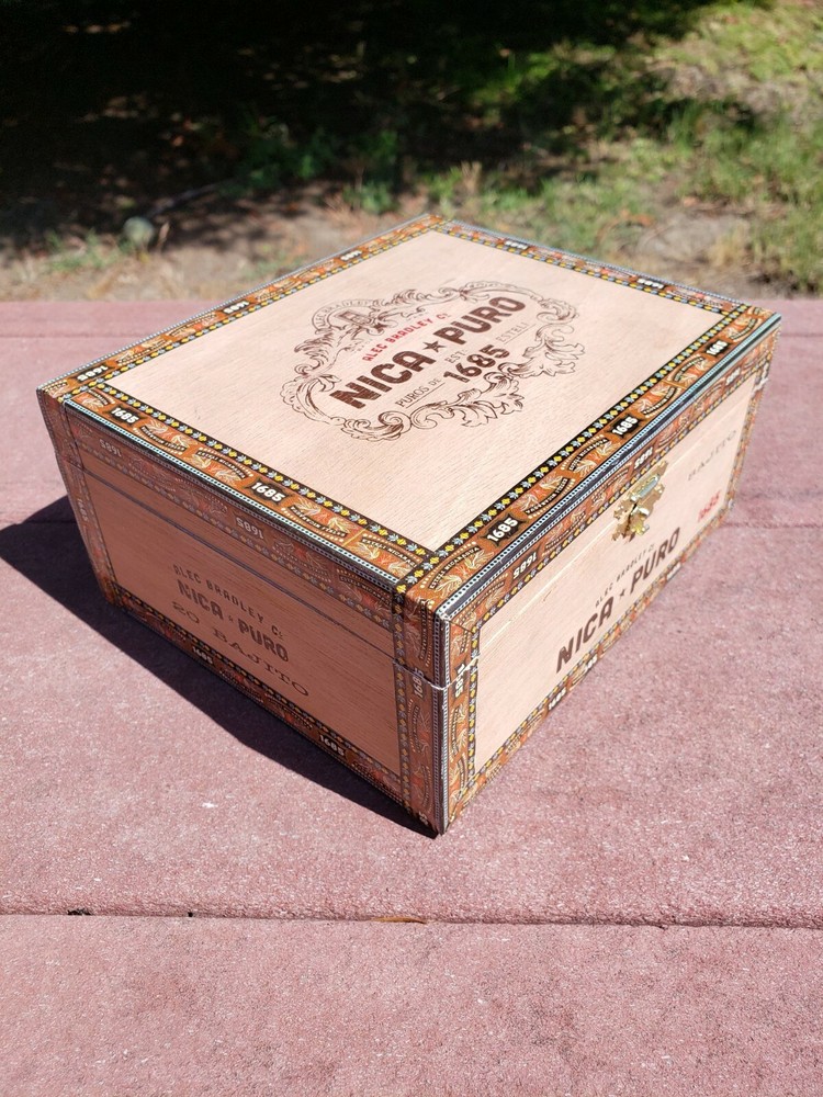 Pairadice Musician's Supply Co. Guitar Player Accessory Gift Box