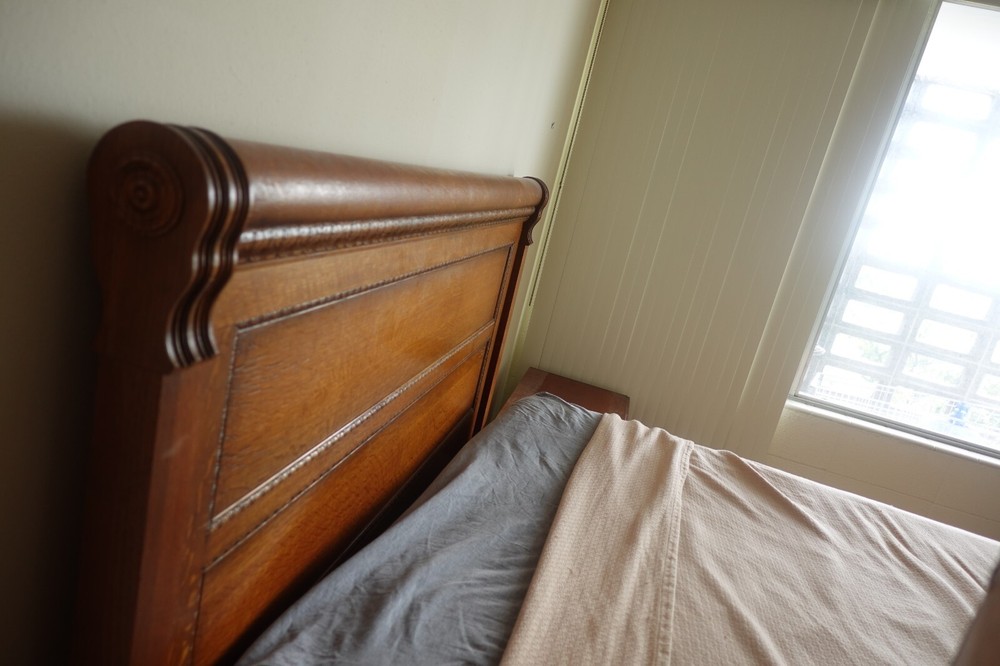 Queen 5 piece Pulaski bedroom set