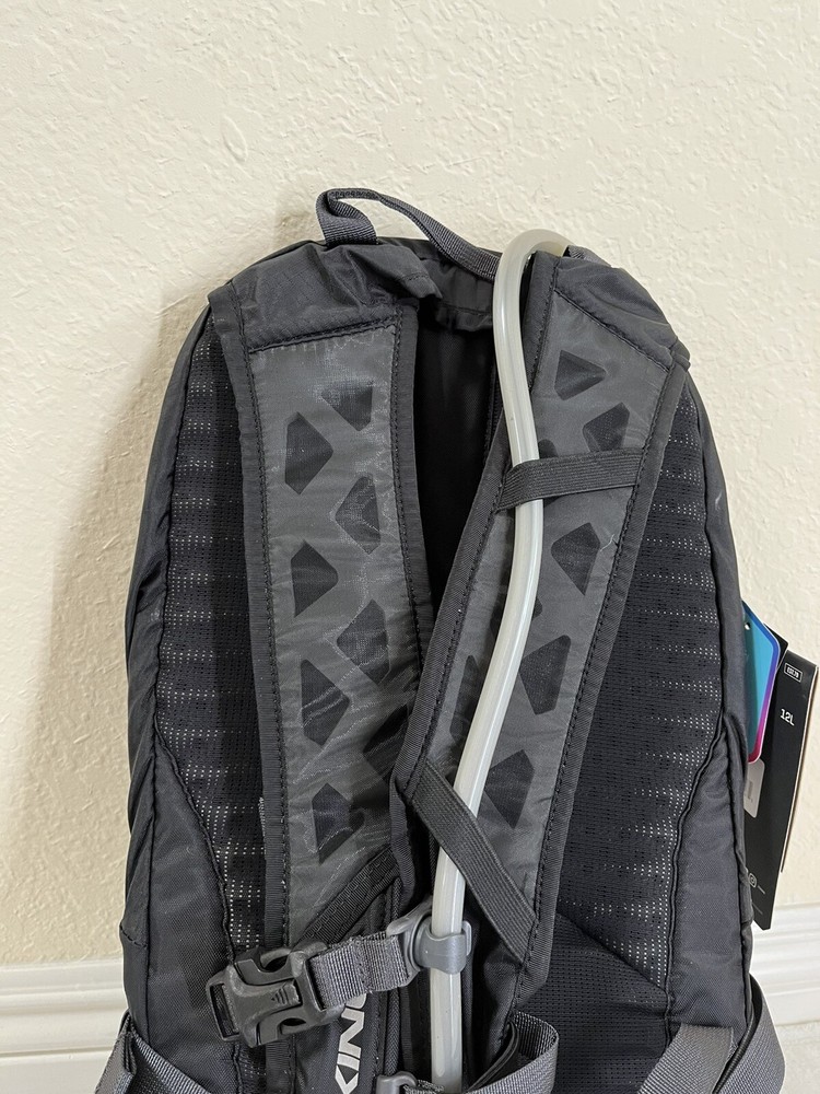 Dakine Mens Syncline 12L Hydration Pack Backpack Black