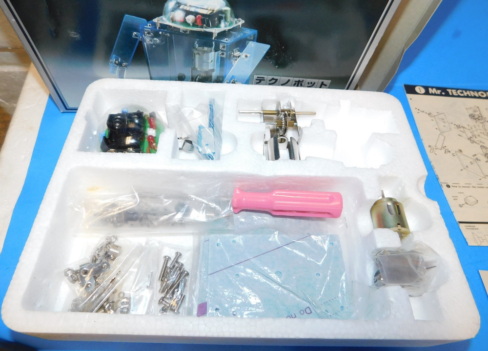 ! SUN STAR TECHNOBOT MR. TECHNOMAN ROBOT KIT LOOK !