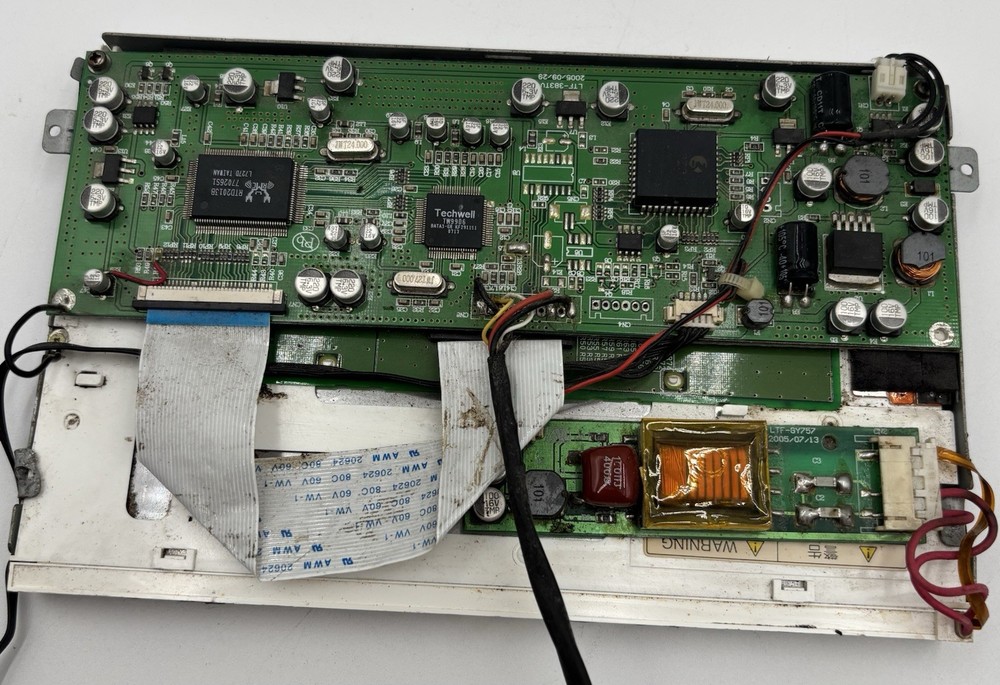 Bundle of Vintage Vehicle Electronics