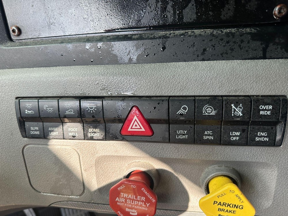 2018-2026 Freightliner CASCADIA SWITCH Dash Panel - Used