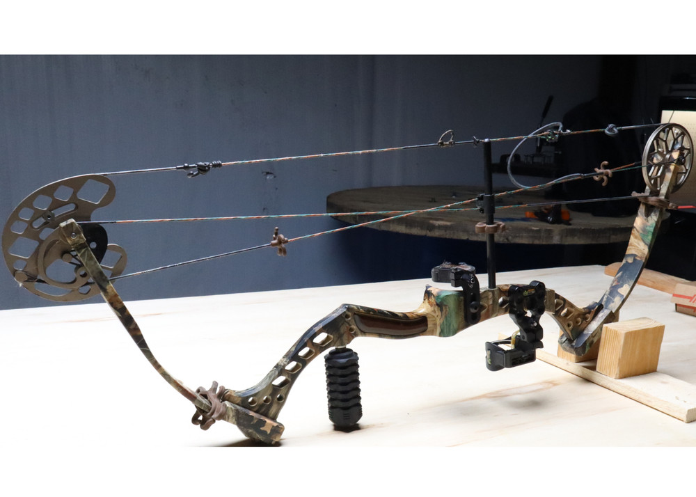 Tec Hunter Extreme Compound Bow w/ Arrows & Quick Release Trigger