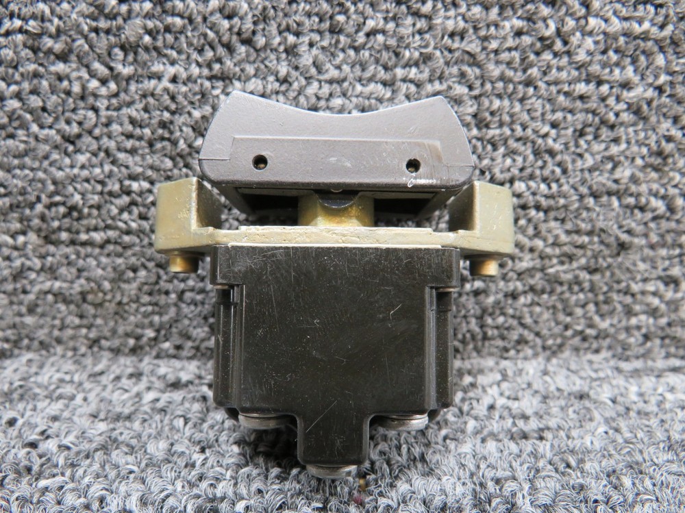 2TP1-10M Hawker 125-800A Rocker Switch