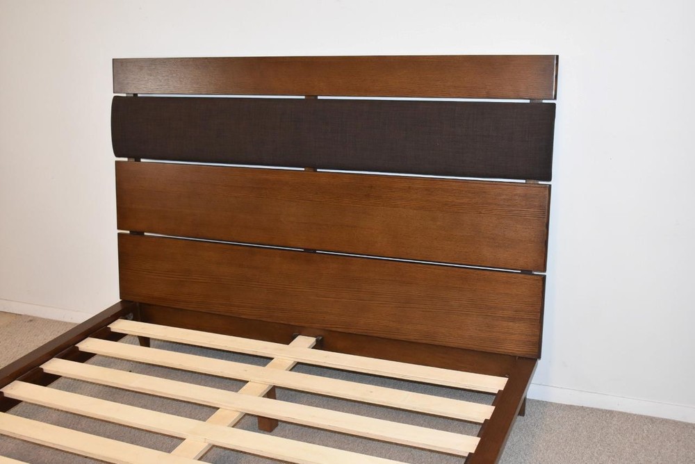 Modern Queen Size Bed By Casana
