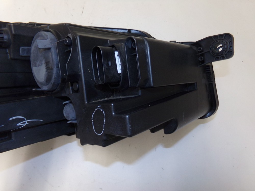 This is a Driver Left Headlight Halogen Fits 16-19 PASSAT