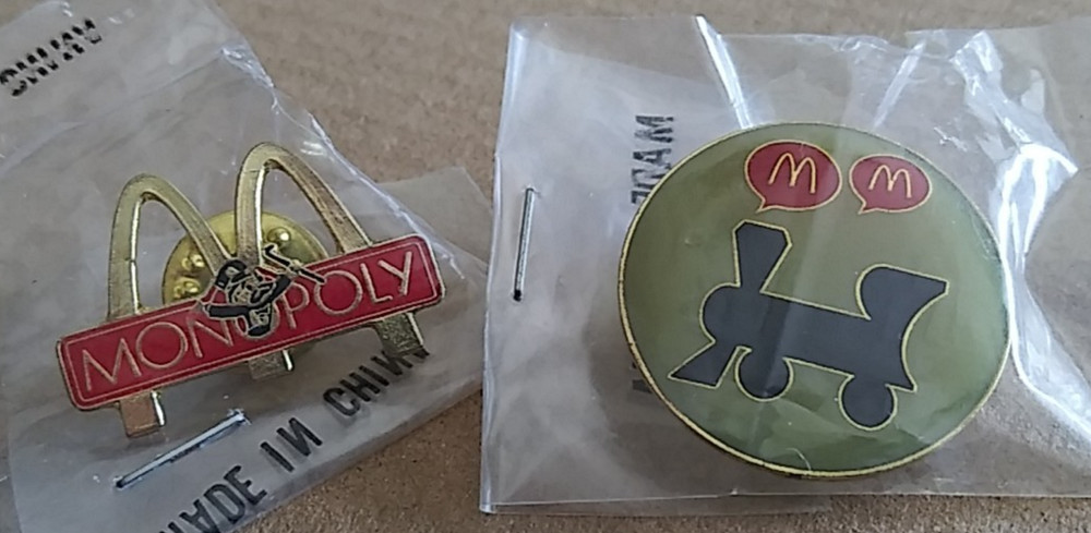 MCDONALD'S LAPEL/HAT PIN 1997 MONOPOLY TRAIN HASBRO