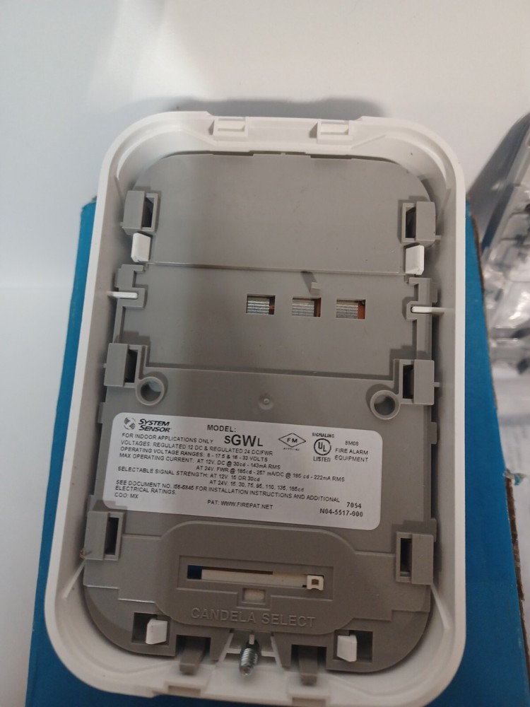 1 New SYSTEM SENSOR SGWL - Strobe White Wall, Compact