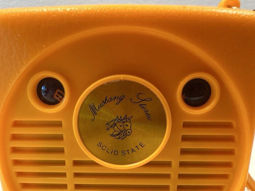 VINTAGE *NEW* MUSTANG AM Micro Solid State Transistor Radio