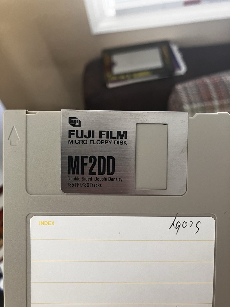 Commodore Amiga random 50 Disk Lot - 3.5" DS/DD. Includes Disk Caddy/Box