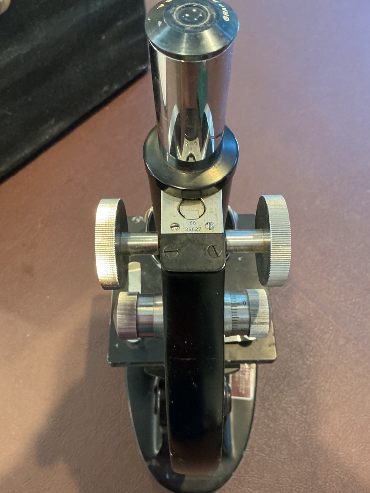 GRAF APSCO MICROSCOPE. 3 OBJECTIVES. WITH CASE.