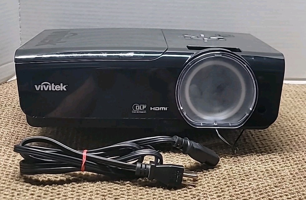 VIVITEK D965 DLP PROJECTOR WORKS GREAT!!