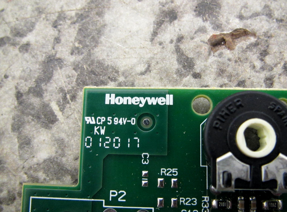 AO Smith Honeywell WV8840B1110 321166-000 Water Heater Thermostat Control Board