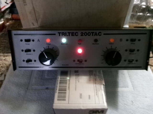 ** TRI-TEC 200TAC - MODEL TRAIN CONTROLLER or TRANSFORMER w ORIG Box - LIGHTS up
