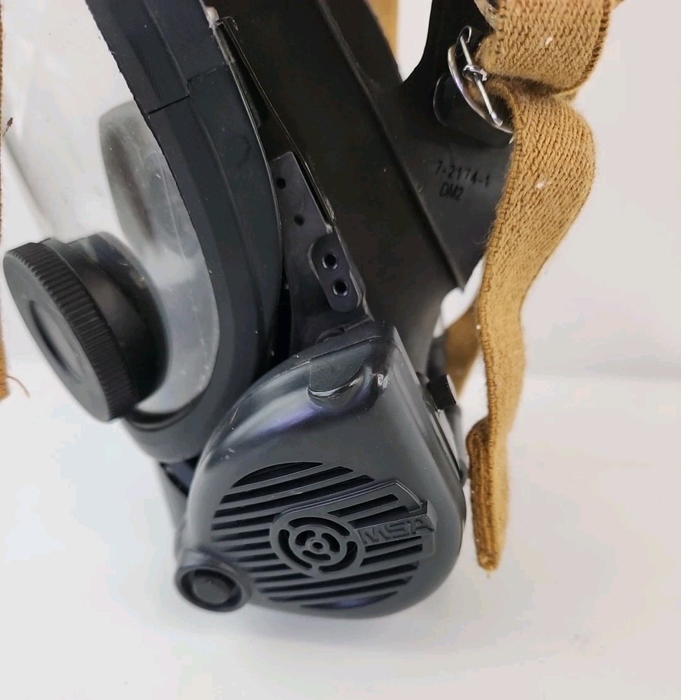 MSA Ultra Elite Respirator Size : Medium .
