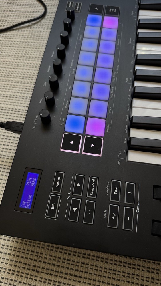 Novation Launchkey 25 MK3 MIDI Keyboard