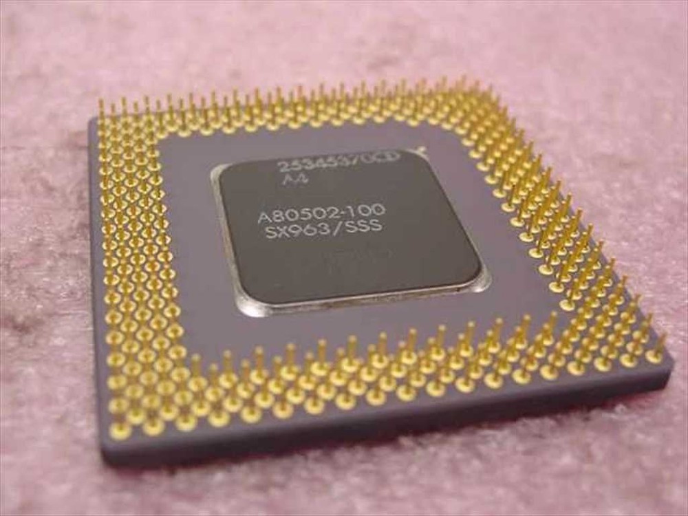 Intel P1 100 mHz Pentium Processor A80502100 Socket 7 CPU SX963