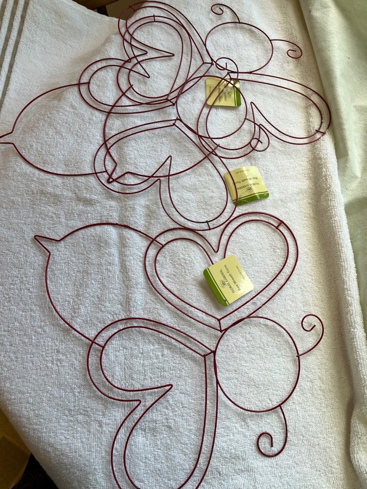Bee Shaped Wire Wreath 14" New 3 pieces