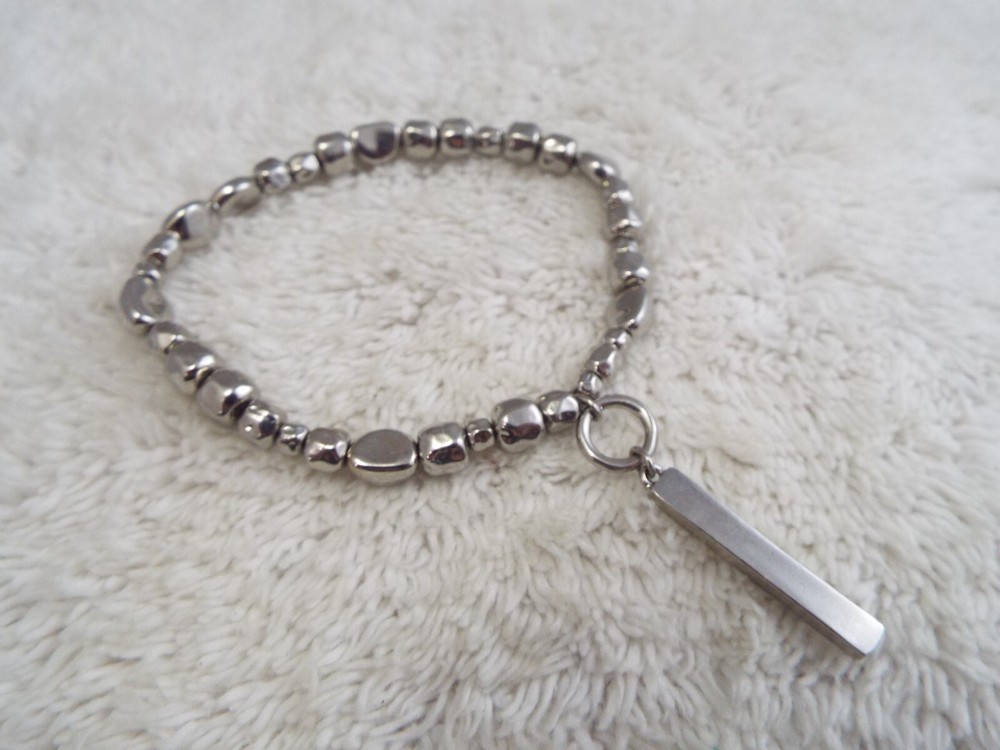 Silvertone Bar Charm Stretch Bracelet (A46)