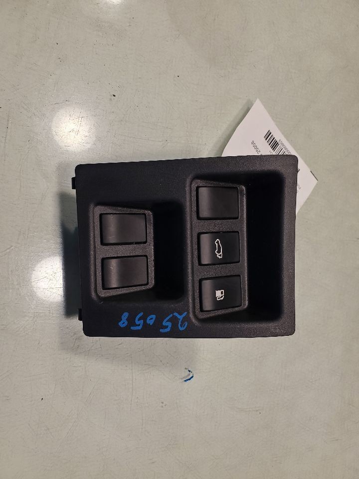 RX450H    2012 Dash Bezel / FUEL AND TAILGATE SWITCH
