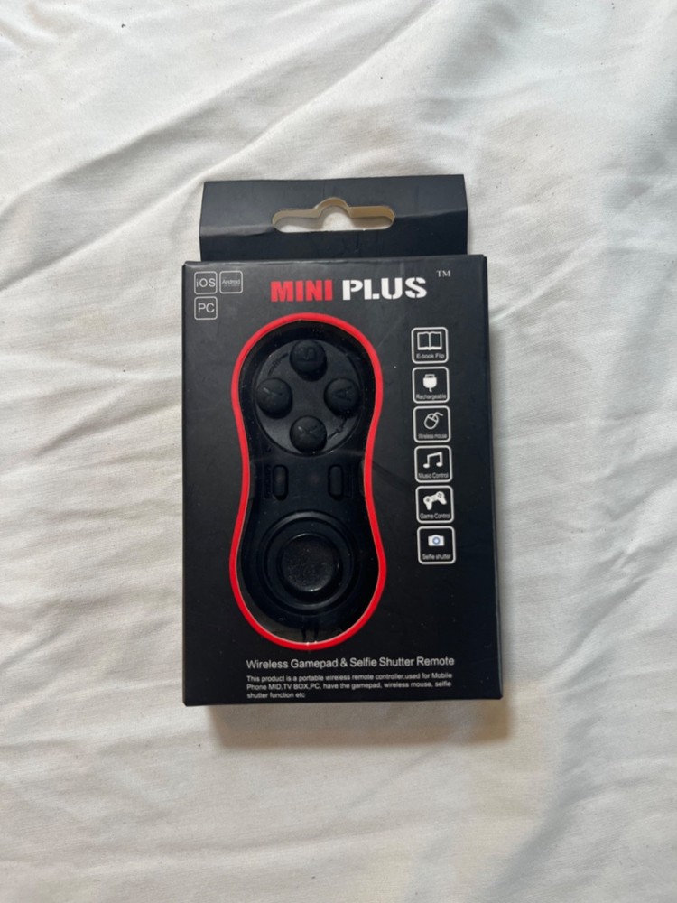 Mini Plus Wireless Gamepad And Selfie Shutter Remote ~ New Open Box