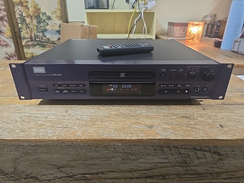 HHB PROFESSIONAL  COMPACT DISC RECORDER -CDR 850 Works Great