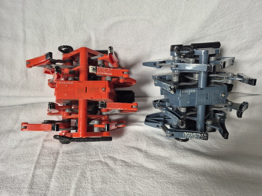 2 Hexbug Battle Ground Tarantula Bot Only red and grey