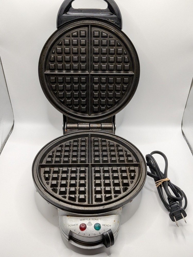 Villaware Waffle Tone Belgian Waffle Maker Baker Model 2004 TESTED