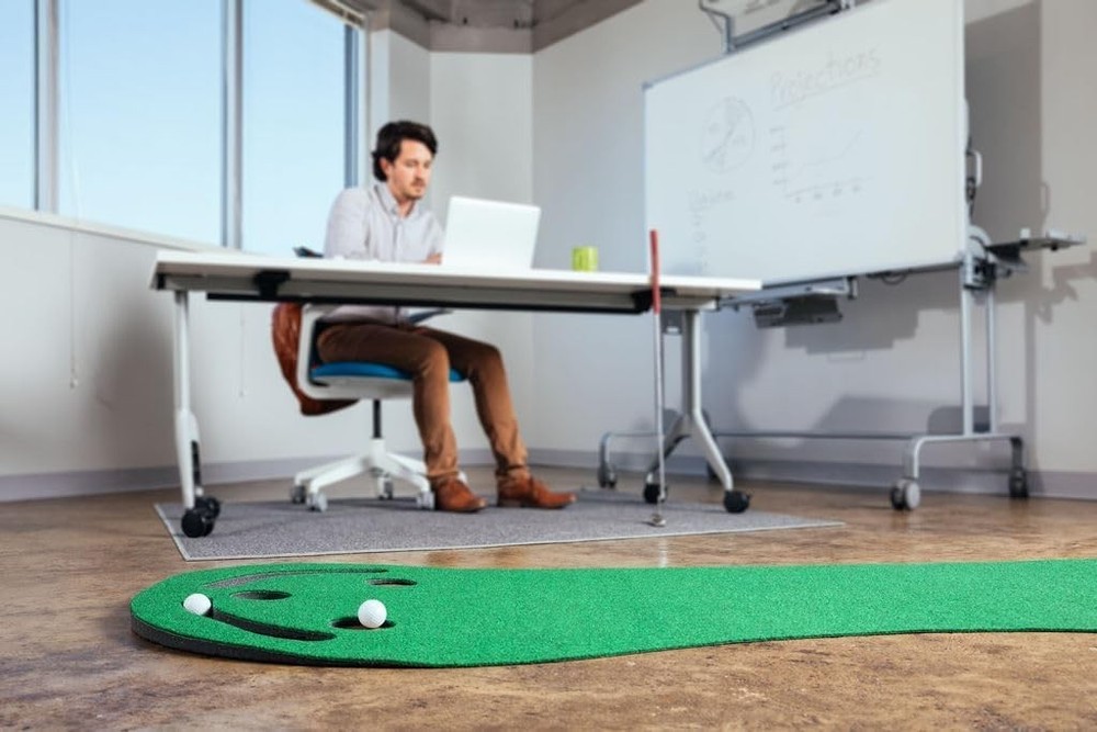 Par Three Golf Putting Green 3' x 9'