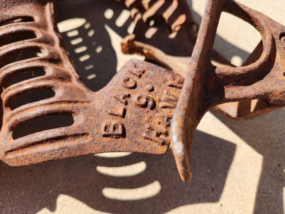 ANTIQUE BLACK HAWK CORN SHELLER FOR PARTS