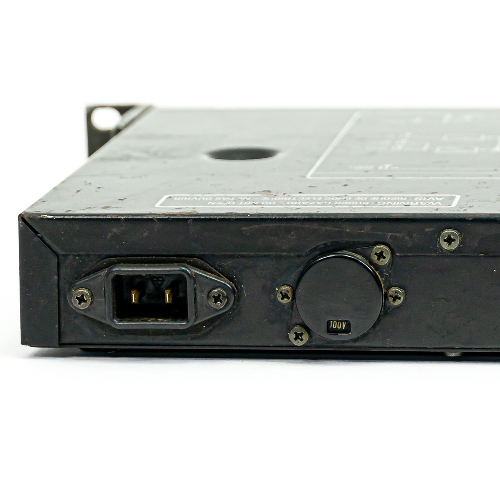 Boss DE-200 – Vintage Rackmount Digital Delay with Awesome Delay Hold Function