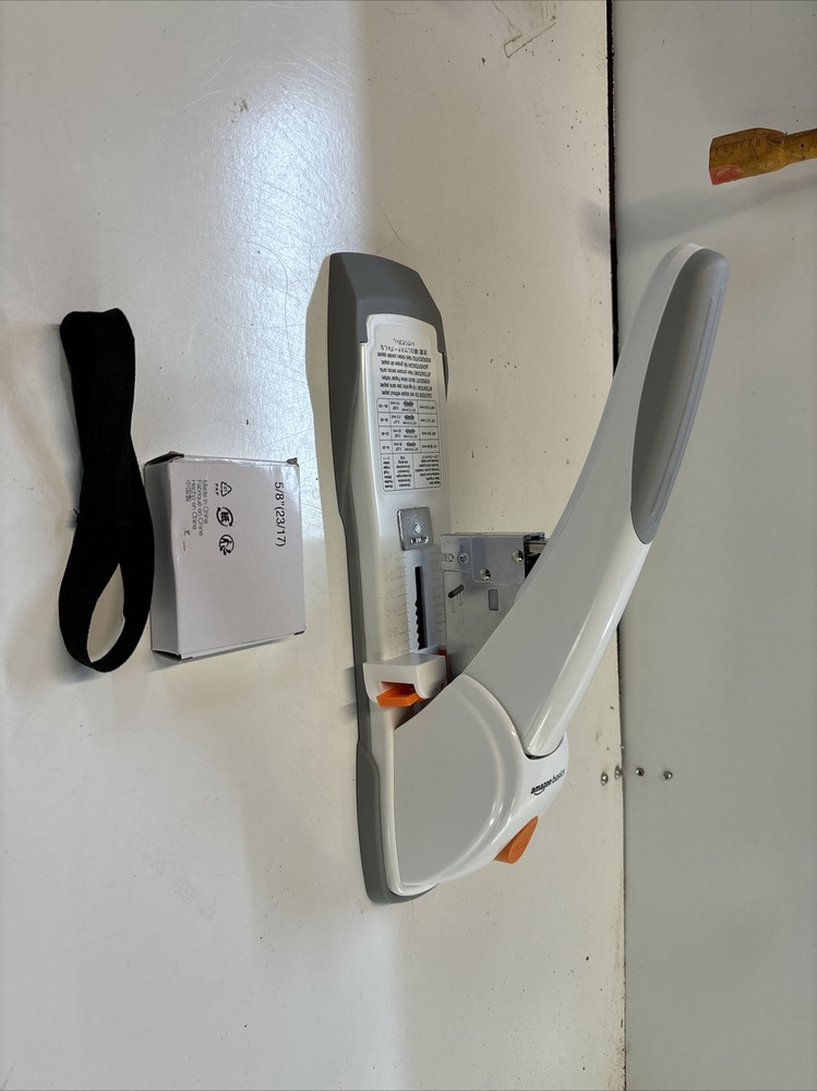 Amazon  Basics Heavy Duty Stapler, 130 Sheets High Capacity. A9  947