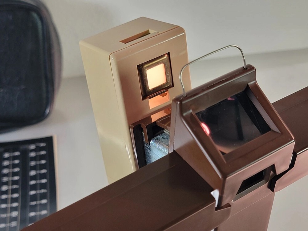 Vintage Microvision MOD II Hand Held Microfilm Viewer /Case(Tested/Working) MINT