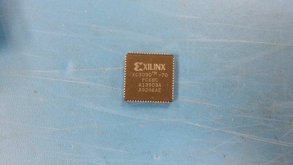 (1 PC) XC3030-70PC68C XILINX PLCC-68 FIELD PROGRAMMABLE GATE