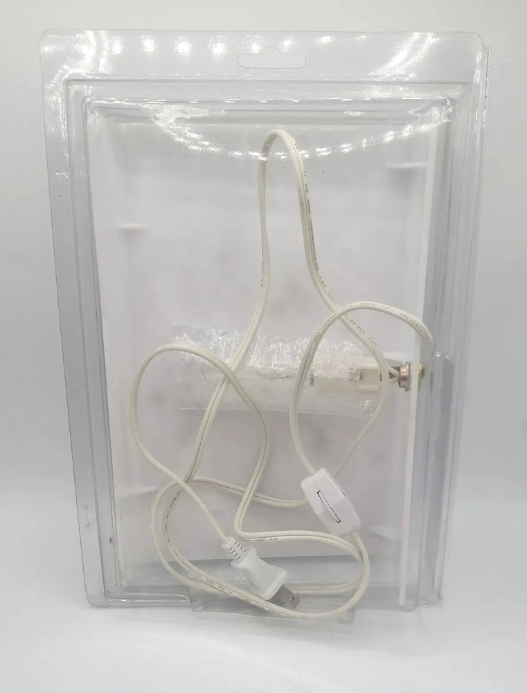 Darice Embossing Essentials Light Box. New. Original Packaging. With Bright Bulb