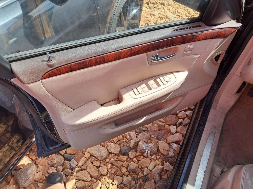 DTS 2006 Glove Box 4813610